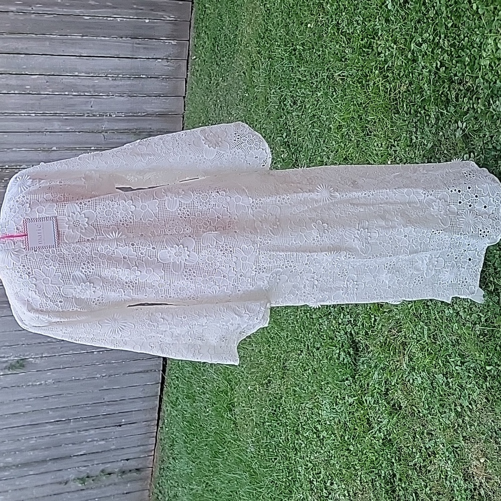 Resort White Lace Dress With Floral Applique - Picture 7 of 9